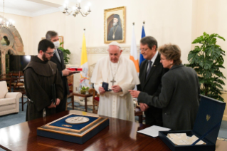 4-Viagem Apostólica a Chipre e à Grécia: Encontro com as Autoridades, a Sociedade Civil e o Corpo Diplomático