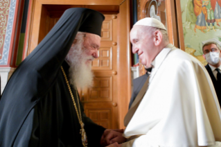0-Apostolic Journey to Cyprus and Greece: Meeting of His Beatitude Hieronymos II and His Holiness Francis with the Respective Entourages