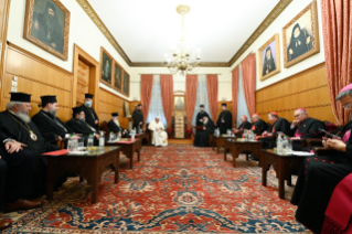 3-Apostolic Journey to Cyprus and Greece: Meeting of His Beatitude Hieronymos II and His Holiness Francis with the Respective Entourages