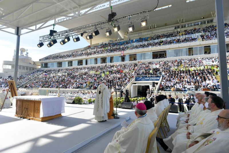 El Papa en la iglesia de Nicosia