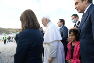 4-Viaggio Apostolico a Cipro e in Grecia: Visita ai rifugiati  