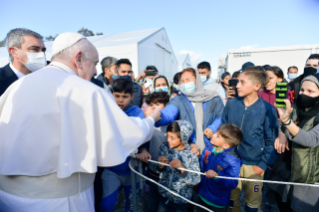 2-Voyage apostolique à Chypre et en Grèce : Visite aux réfugiés 