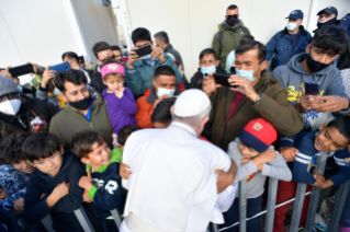 9-Voyage apostolique à Chypre et en Grèce : Visite aux réfugiés 