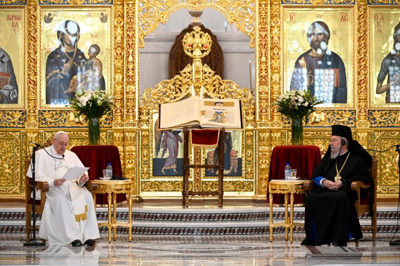 Francisco, con el patriarca ortodoxo