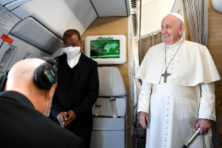 1-Apostolische Reise in den Irak: Pressekonferenz mit dem Heiligen Vater auf dem Rückflug nach Rom