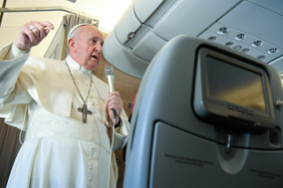 4-Apostolische Reise in den Irak: Pressekonferenz mit dem Heiligen Vater auf dem Rückflug nach Rom