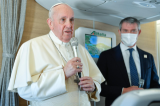 7-Viagem Apostólica ao Iraque: Coletiva de Imprensa do Santo Padre no voo de retorno à Roma 