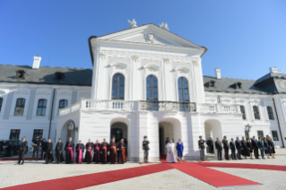 6-Viaje apostólico a Eslovaquia: Encuentro con las autoridades, la sociedad civil y el Cuerpo Diplomático