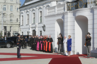3-Voyage apostolique en Slovaquie : Rencontre avec les Autorités, la Société civile et le Corps diplomatique 