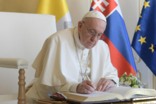 7-Viaje apostólico a Eslovaquia: Encuentro con las autoridades, la sociedad civil y el Cuerpo Diplomático