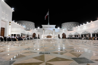 2-Apostolische Reise ins Königreich Bahrain: Begegnung mit den Vertretern der Regierung, der Zivilgesellschaft und dem Diplomatischen Korps 