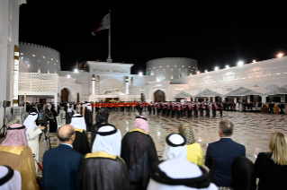 4-Apostolische Reise ins Königreich Bahrain: Begegnung mit den Vertretern der Regierung, der Zivilgesellschaft und dem Diplomatischen Korps 