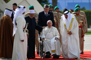 8-Viaggio Apostolico nel Regno del Bahrein: Chiusura del "Bahrain Forum for Dialogue: East and West for Human Coexistence" 