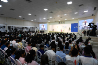 9-Viagem Apostólica ao Reino do Bahrein: Encontro com os Jovens 