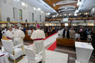 1-Apostolic Journey to the Kingdom of Bahrain: Prayer Meeting and Angelus with Bishops, Priests, Consecrated Persons, Seminarians and Pastoral Workers  