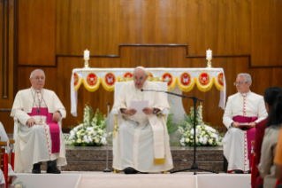 7-Viaggio Apostolico nel Regno del Bahrein: Incontro di Preghiera con i Vescovi, i Sacerdoti, i Consacrati, i Seminaristi e gli Operatori Pastorali 