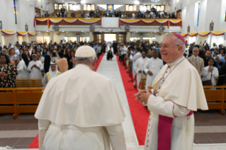 17-Viaggio Apostolico nel Regno del Bahrein: Incontro di Preghiera con i Vescovi, i Sacerdoti, i Consacrati, i Seminaristi e gli Operatori Pastorali 