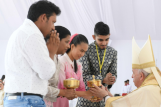 12-Apostolic Journey to the Kingdom of Bahrain: Holy Mass 