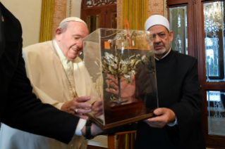 8-Viagem Apostólica ao Reino do Bahrein: Encontro com os membros do "Muslim Council of Elders" 