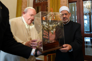 8-Apostolic Journey to the Kingdom of Bahrain: Meeting with the Members of the Muslim Council of Elders  