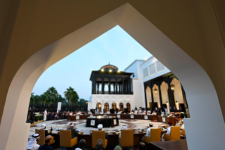 13-Voyage apostolique au Royaume de Bahreïn : Rencontre avec les membres du « Muslim Council of Elders » 