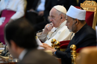 15-Viaggio Apostolico nel Regno del Bahrein: Incontro con i Membri del "Muslim Council of Elders"  