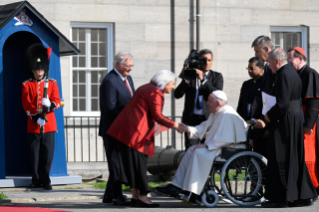 1-Viaje apostólico a Canadá: Encuentro con las autoridades civiles, los representantes de los pueblos indígenas y el Cuerpo Diplomático