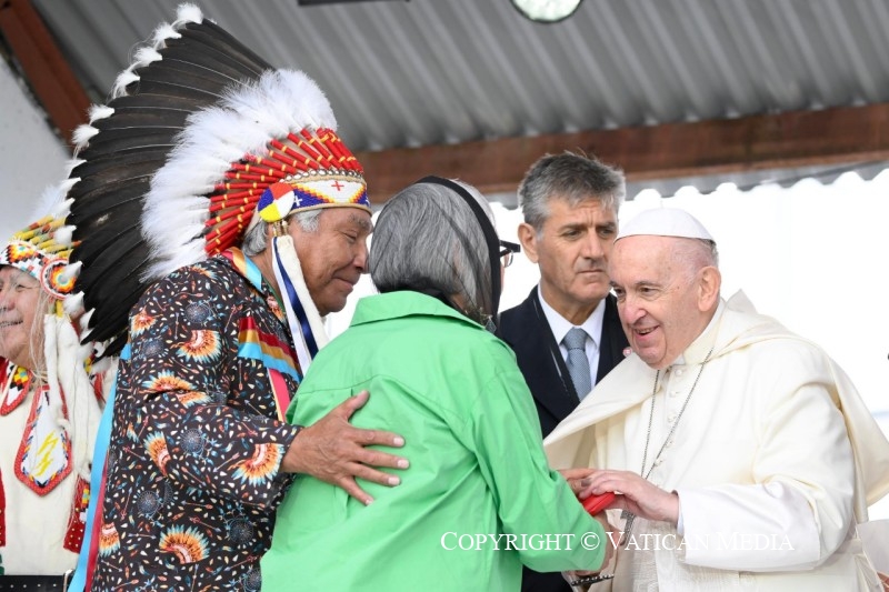 El Papa saluda a los pueblos originarios