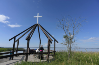 8-Viaje apostólico a Canadá: Participación en la peregrinación al Lago de Santa Ana y Liturgia de la Palabra