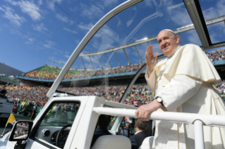 16-Apostolic Journey to Canada: Holy Mass