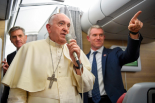 4-Apostolische Reise nach Kanada: Pressekonferenz mit dem Heiligen Vater auf dem Rückflug nach Rom