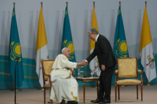 3-Viaje apostólico a Kazajistán: Encuentro con las autoridades, la sociedad civil y el Cuerpo Diplomático