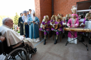 0-Viaje apostólico a Kazajistán: Encuentro con los obispos, sacerdotes, diáconos, consagrados, seminaristas y agentes pastorales