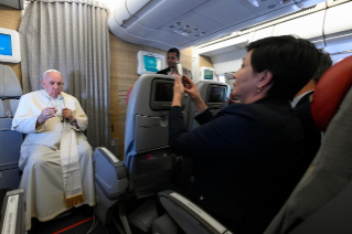 3-Viaggio Apostolico in Kazakhstan: Conferenza Stampa del Santo Padre durante il volo di ritorno