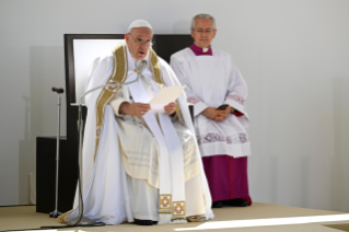 3-Pastoral Visit to L'Aquila: Angelus and Rite for the Opening of the Holy Door