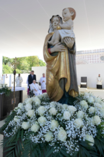 6-Pastoral Visit to L'Aquila: Angelus and Rite for the Opening of the Holy Door