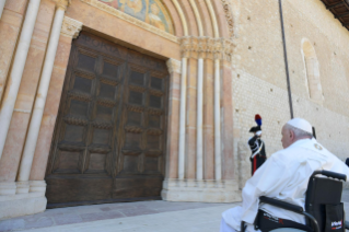 7-Visita pastoral a L’Aquila: Ángelus y Rito de la apertura de la Puerta Santa