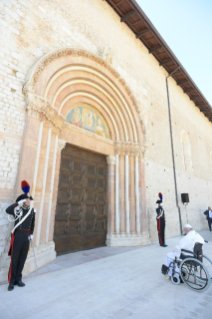 8-Pastoral Visit to L'Aquila: Angelus and Rite for the Opening of the Holy Door