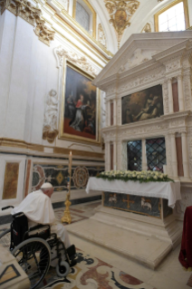 17-Visita pastoral a L’Aquila: Ángelus y Rito de la apertura de la Puerta Santa