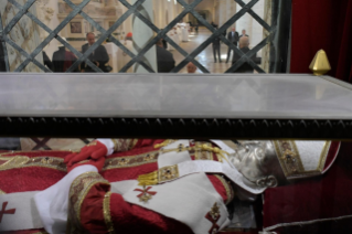 16-Visita pastoral a L’Aquila: Ángelus y Rito de la apertura de la Puerta Santa