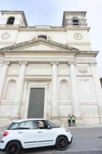 0-Visita pastoral a L’Aquila: Saludo a los familiares de las víctimas, a las autoridades y a los ciudadanos presentes en la Plaza  