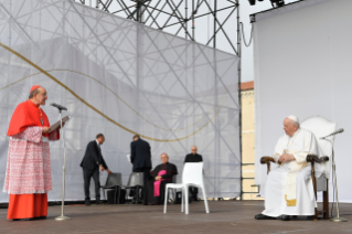 3-Pastoralbesuch in L’Aquila: Grußwort an die Familien der Erdbebenopfer, Behördenvertreter und die auf dem Platz anwesenden Bürger