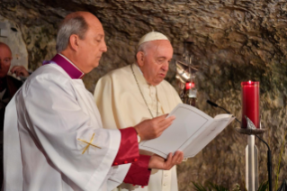 0-Viaje apostólico a Malta: Visita a la Gruta de San Pablo