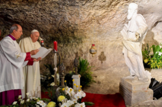 2-Viaje apostólico a Malta: Visita a la Gruta de San Pablo
