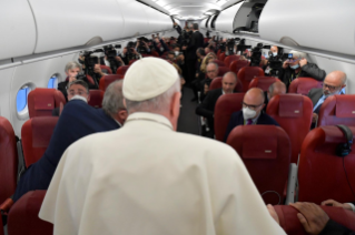 0-Apostolische Reise nach Malta: Pressekonferenz mit dem Heiligen Vater auf dem Rückflug nach Rom