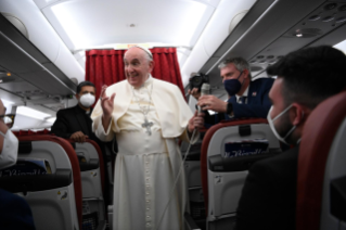 9-Apostolic Journey to Malta: Press Conference on the return flight to Rome