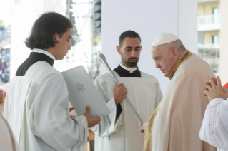 4-Visita pastoral a Matera para la clausura del 27 Congreso Eucarístico Nacional: Concelebración eucarística