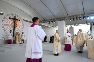 5-Visita pastoral a Matera para la clausura del 27 Congreso Eucarístico Nacional: Concelebración eucarística