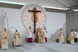 8-Visita pastoral a Matera para la clausura del 27 Congreso Eucarístico Nacional: Concelebración eucarística