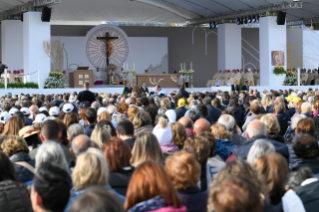 13-Visita pastoral a Matera para la clausura del 27 Congreso Eucarístico Nacional: Concelebración eucarística